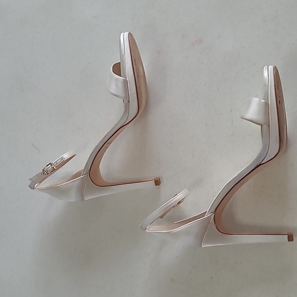 Antonio Melani women's cream satin heeled sandals size 8.5 - Picture 4 of 12